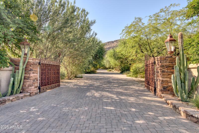 Gated Estate w/ Fully Paved Driveways