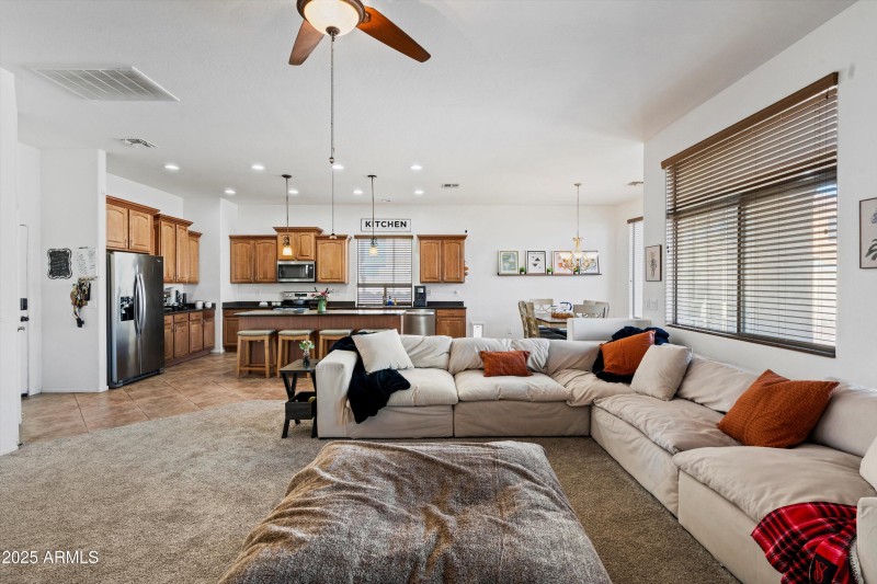 09-Living to Kitchen