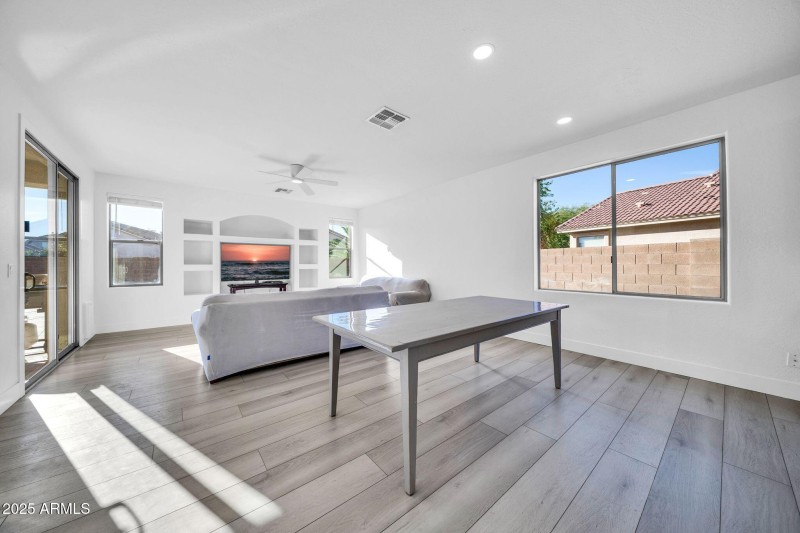 16529 W Saguaro Ln-6