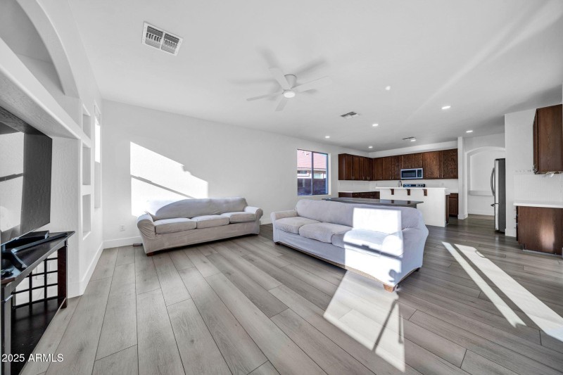 16529 W Saguaro Ln-8