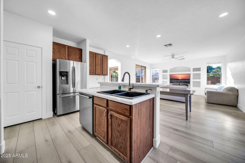 16529 W Saguaro Ln-14