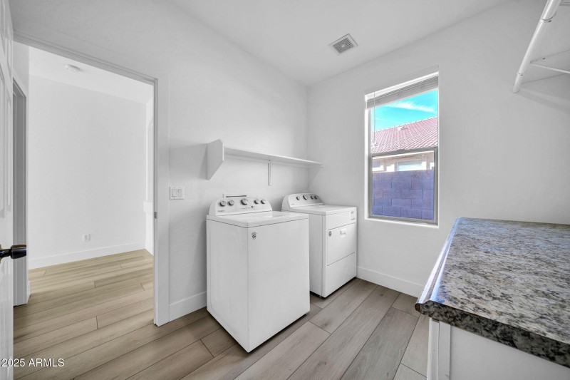 16529 W Saguaro Ln-37