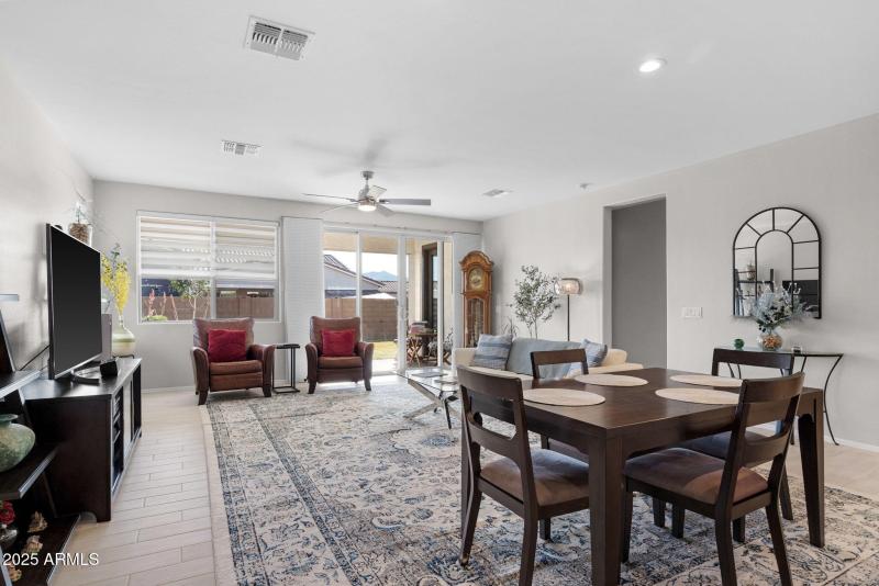 009__2049 E Entoro Dr