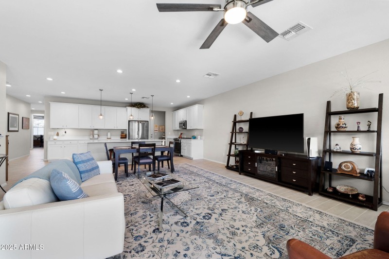 012__2049 E Entoro Dr