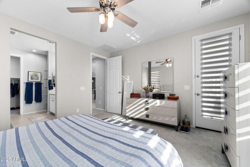 026__2049 E Entoro Dr