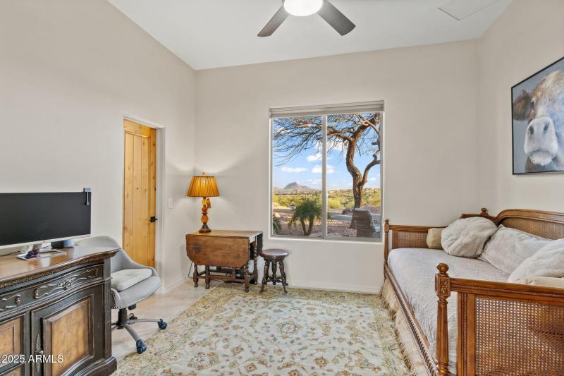 Bedroom 2 with Red Mountain views