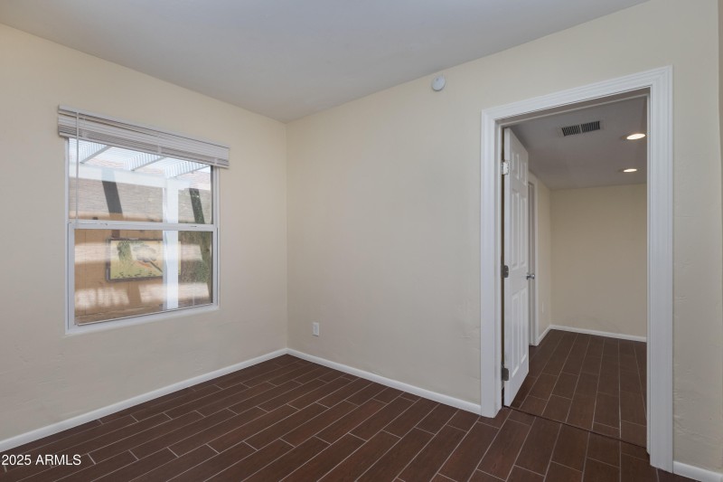 1646_E_Indianola_Ave_2_03