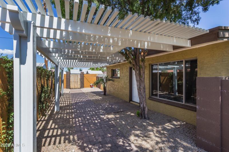 1646_E_Indianola_Ave_15