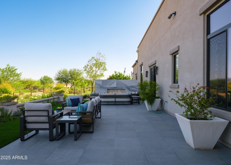 Promenade & Stunning Fireplace