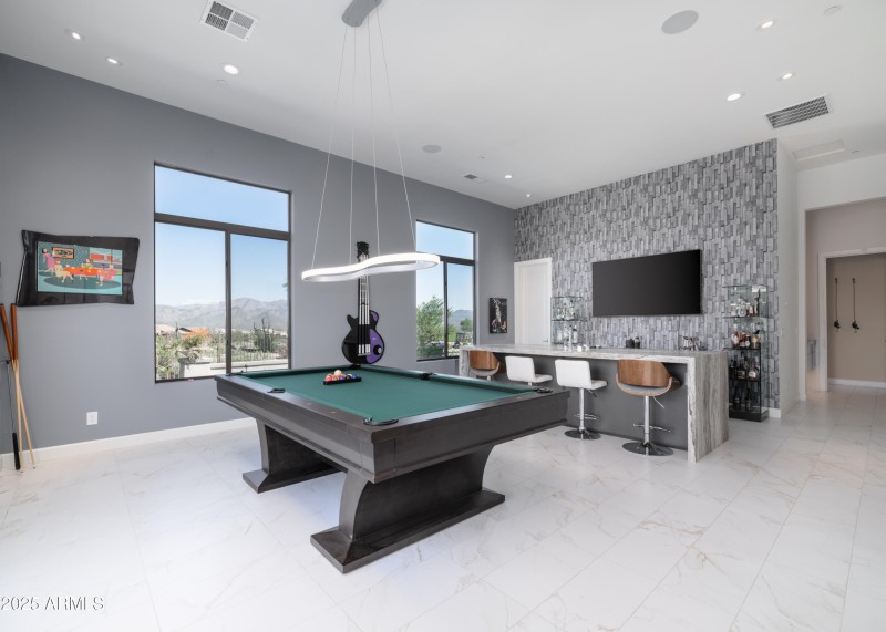 Entertainment Room w/ Full Wet Bar