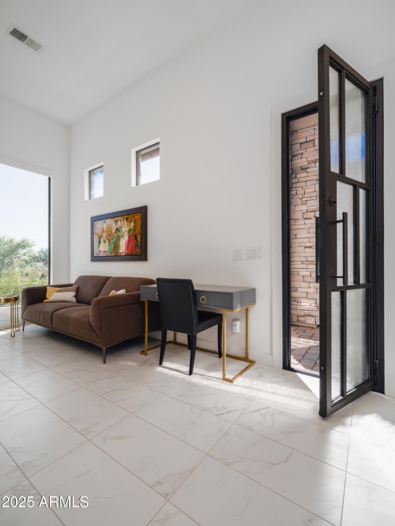 Separate entrance to Guest Casita