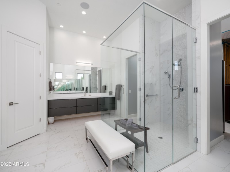 Super shower, open & enviable