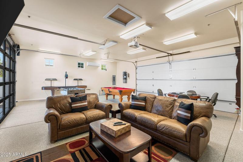 Garage (guest house)