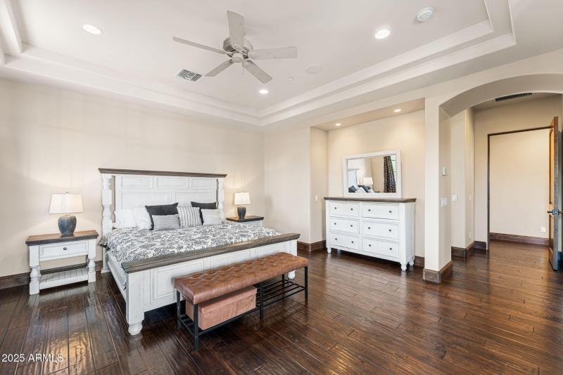 Master Bedroom (upstairs)