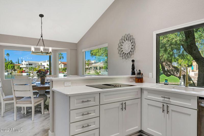 14_10559_N_104th_Place__14_mls