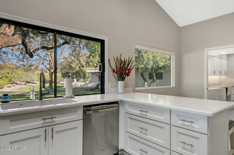 15_10559_N_104th_Place__15_mls