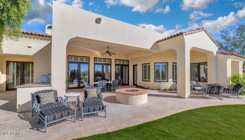 3905 E Sierra Vista Dr-large-041-030-TOD