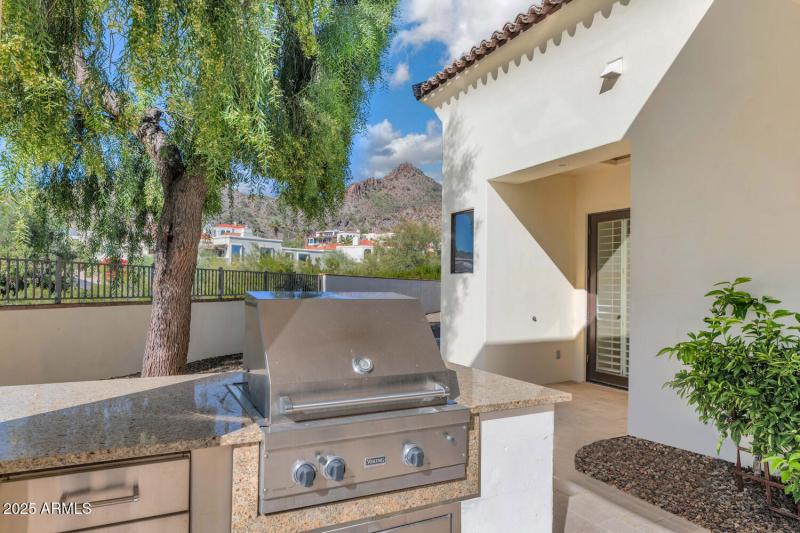 3905 E Sierra Vista Dr-large-046-039-TOD