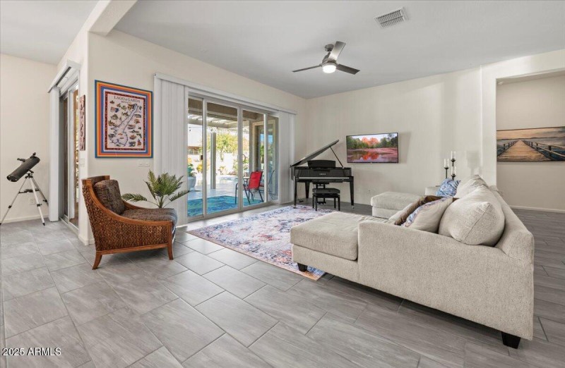 03-18562 W Thistle Landing Dr 18