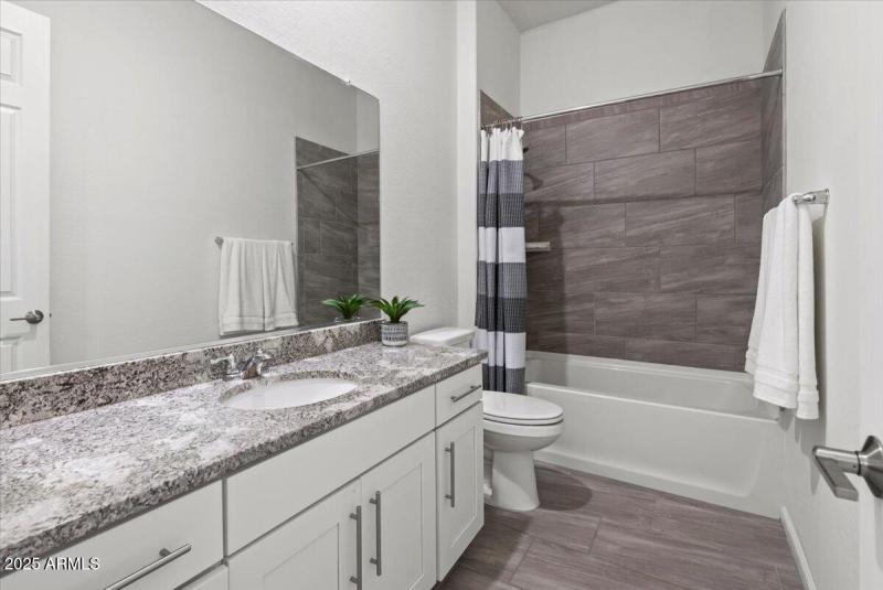 23-18562 W Thistle Landing Dr 14