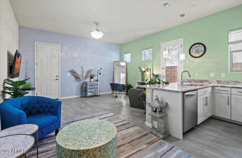 16-18562 W Thistle Landing Dr 05