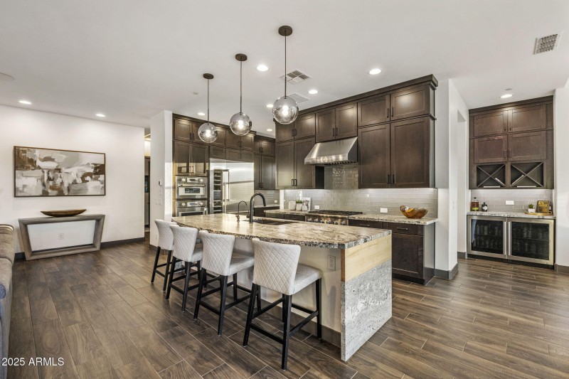 Kitchen and Bar area