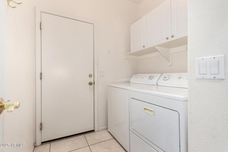 W/D Included/Door to Garage