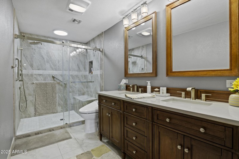 Master Walk-in shower