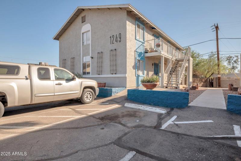 2-custom-1253 W Pierce St-2