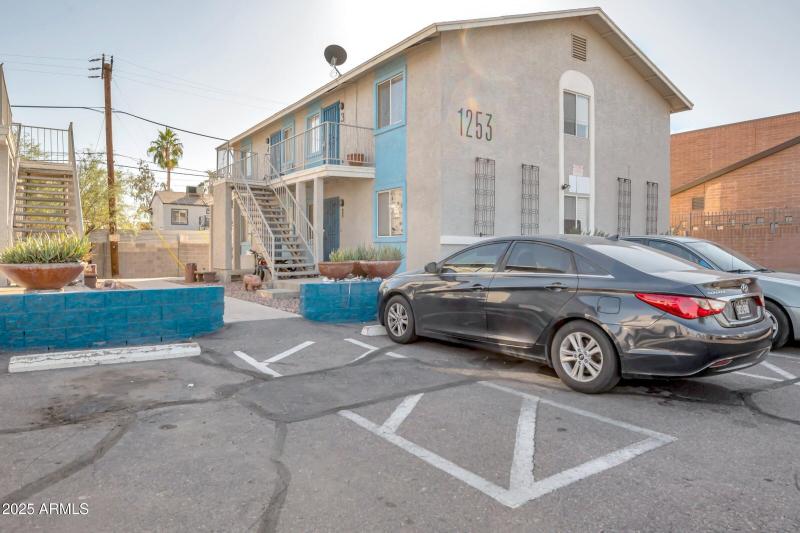 4-custom-1253 W Pierce St-4