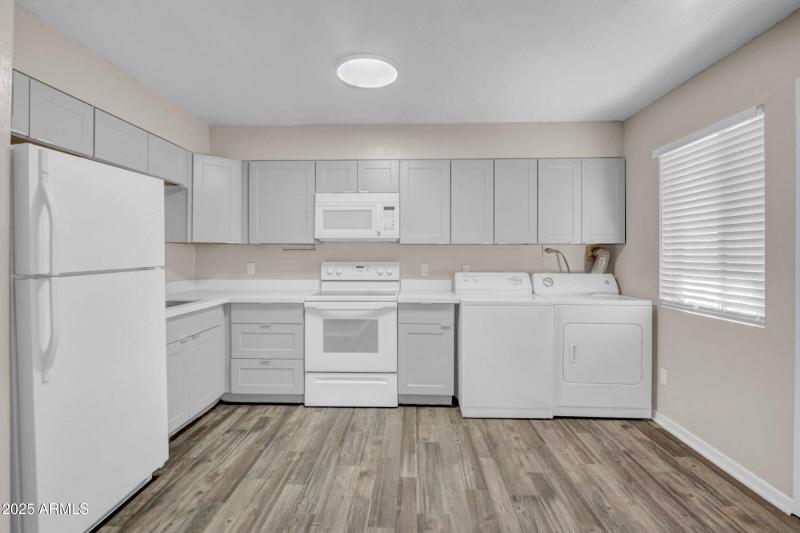 11-custom-1253 W Pierce St-11