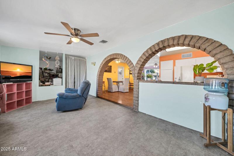 2142 W Paradise Dr-9