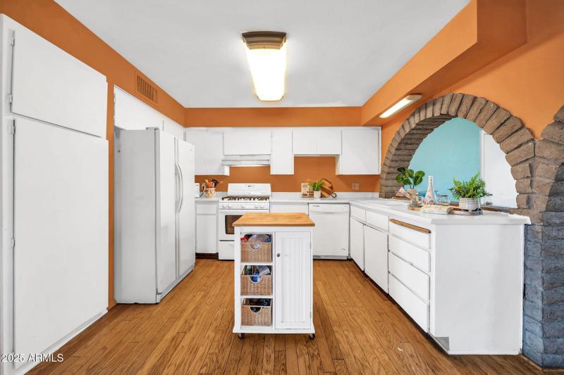 2142 W Paradise Dr-18