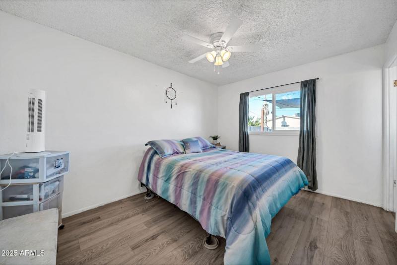 2142 W Paradise Dr-19