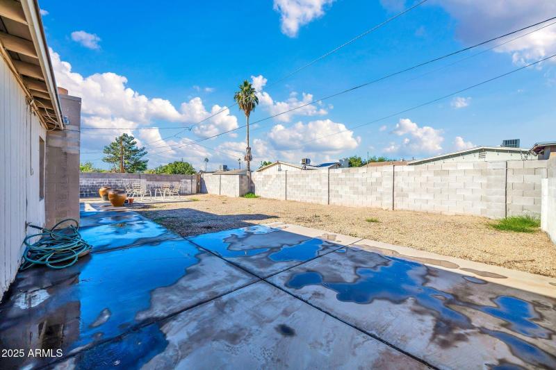 2142 W Paradise Dr-27