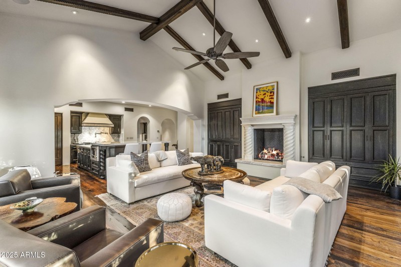 23-8498 - Fireplace - Built In Media