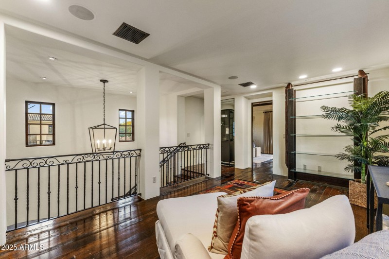 31-8631 - Upstairs Game Room - Media Sp