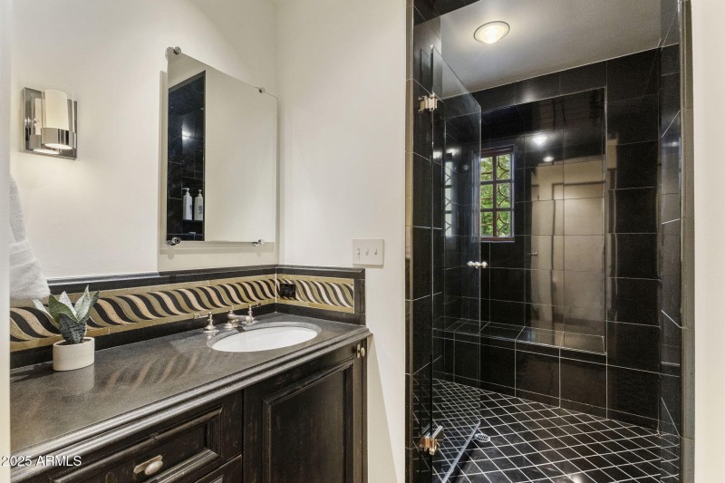 42-8729 - Bedrooom 4 - Bathroom 4