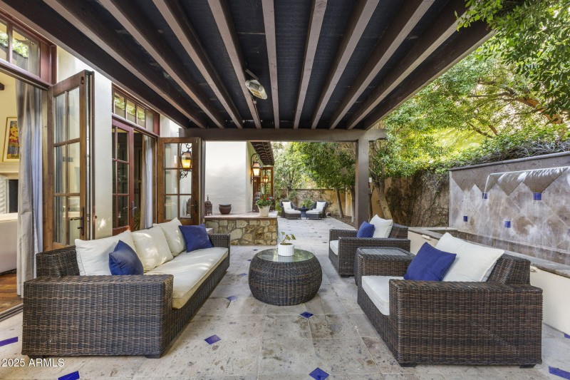 43-8261 - Back Patio - Water Fall Featur