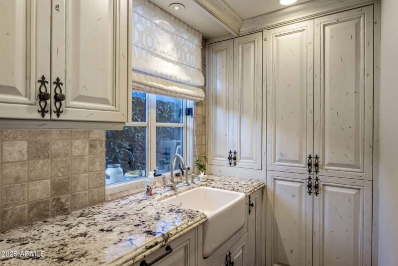 18-0236 - Walk In Pantry, Dishwasher and