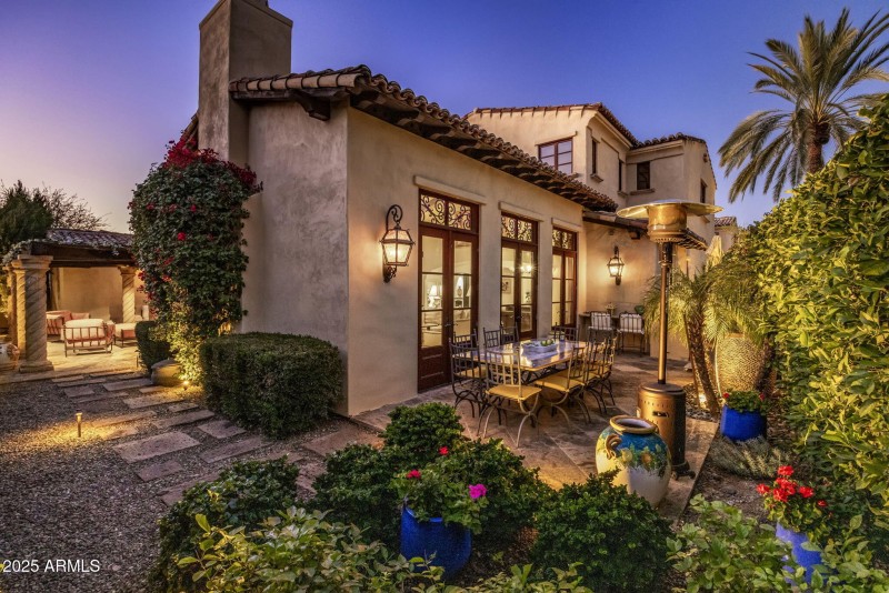 22-0543 - Dining Patio with BBQ