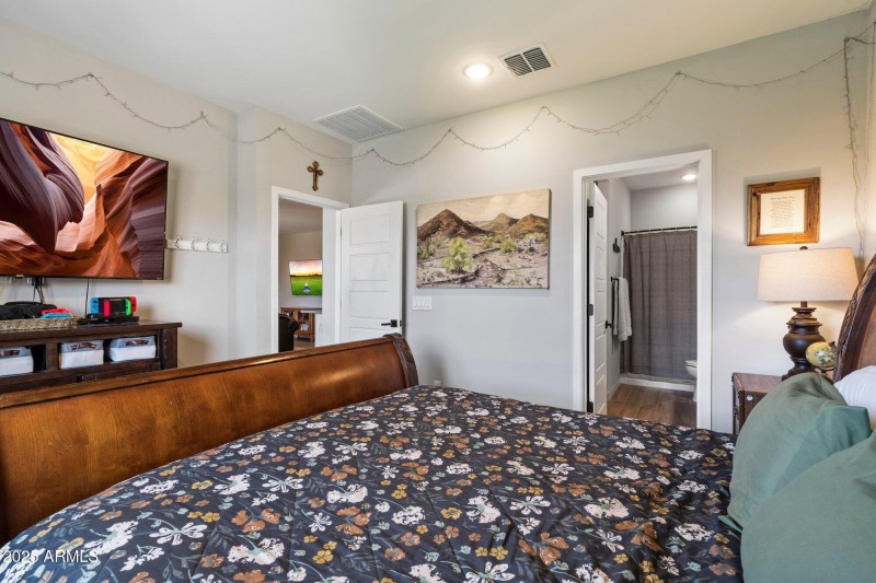 Primary with Ensuite bathroom