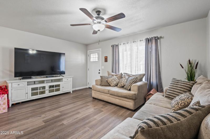 7231 W Flower St Phoenix AZ 85033-19