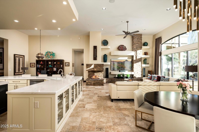 Kitchen:Family room 1