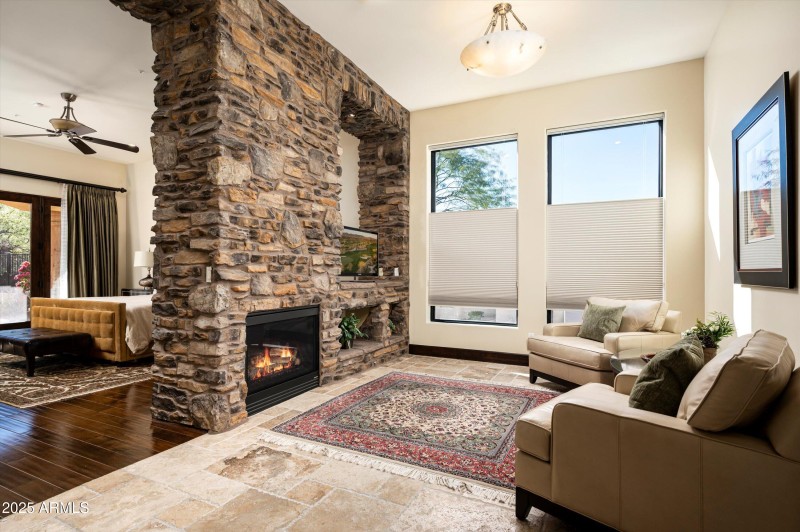 Primary suite- sitting room