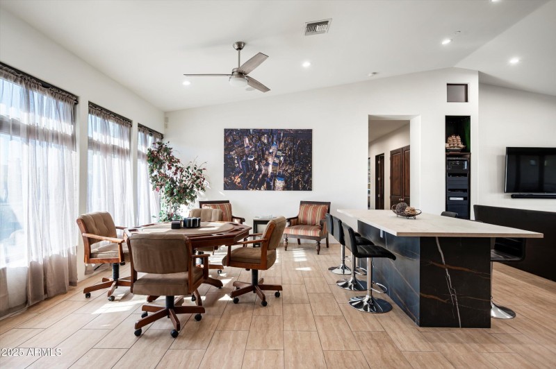 18-8038 E Desert Cove Ave-18