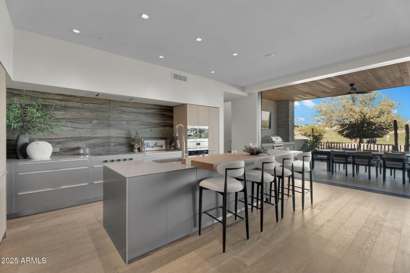 11-web-or-mls-Phoenician Blvd-11