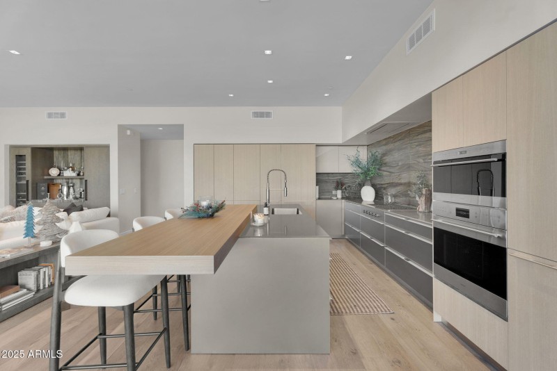 14-web-or-mls-Phoenician Blvd-14