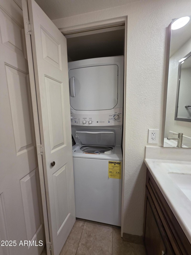Washer Dryer IN unit!