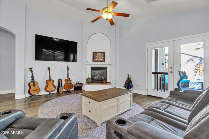 756 E Lovegrass Dr-5_(2048)